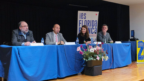 El director general de Centros Educativos e Infraestructuras, Jer&oacute;nimo Mart&iacute;nez, participa en la inauguraci&oacute;n de la Semana de la Ciencia y la Tecnolog&iacute;a del IES Floridablanca (Murcia), que cumple su 20 aniversario (Foto: CARM)