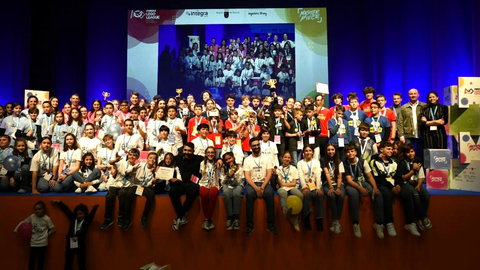 El Auditorio El Batel acogi&oacute; la fase regional del concurso 'First LEGO League', que cont&oacute; con la participaci&oacute;n de m&aacute;s de 200 escolares