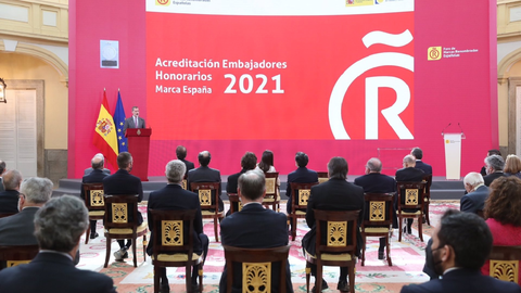 El Rey Felipe VI interviene en el acto de entrega de las acreditaciones a los nuevos embajadores de la novena edici&oacute;n de 'Embajadores Honorarios de la Marca Espa&ntilde;a'