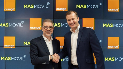 Ludovic Pech, director financiero de M&aacute;sOrange, y Meinrad Spenger, consejero delegado de M&aacute;sOrange durante la firma de la constituci&oacute;n de la nueva 'joint venture'