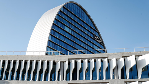 La Ciudad BBVA, sede corporativa del BBVA en Espa&ntilde;a,, donde se levanta 'La Vela' una torre circular de 19 plantas, en Madrid
