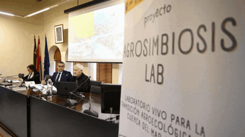 Francisca Baraza, Jos&eacute; Luj&aacute;n y Jos&eacute; Mar&iacute;a Egea, en la presentaci&oacute;n del proyecto
