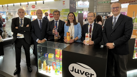Imagen de la consejera Sara Rubira con las empresas que participan en la edici&oacute;n 2024 de la feria SIAL