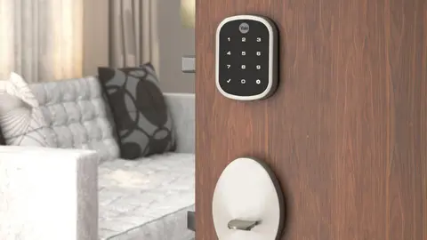 Yale Assure Lock con Z-Wave - Cerrojo de seguridad inteligente para pantalla t&aacute;ctil - Funciona con alarma de anillo, Samsung SmartThings, Wink y m&aacute;s
