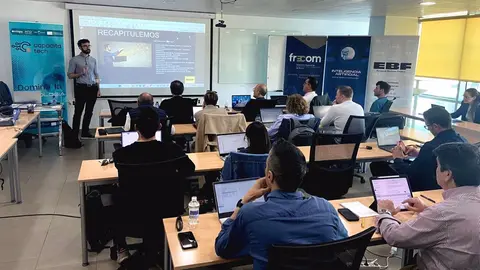 Una de las clases impartidas en el primero de los tres cursos programados sobre inteligencia artificial aplicada al sector de la construcci&oacute;n.