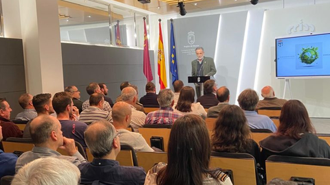 Una de las conferencias sobre la seguridad, la sostenibilidad y el conocimiento t&eacute;cnico de la actividad cineg&eacute;tica, celebrada en la Consejer&iacute;a de Media Ambiente, Universidades, Investigaci&oacute;n y Mar Menor este a&ntilde;o (foto de archivo).