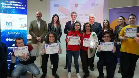 30 personas con autismo finalizan una formaci&oacute;n en IA, sedes electr&oacute;nicas y banca digital.