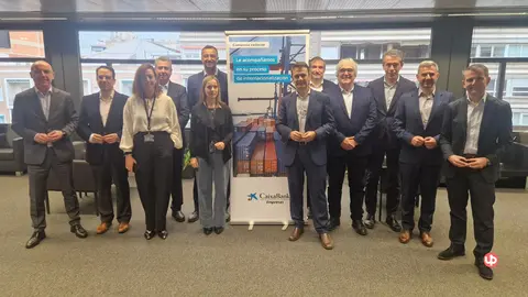 Foto de familia del encuentro empresarial de CaixaBank sobre internacionalizaci&oacute;n