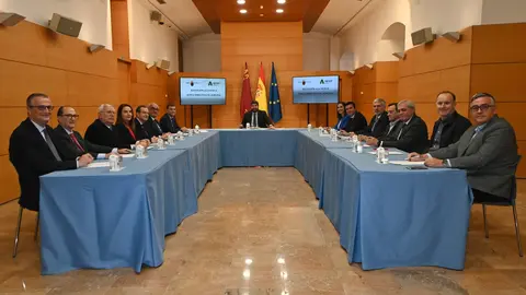 L&oacute;pez Miras se re&uacute;ne con la nueva junta directiva de Agrupal