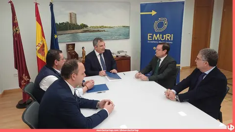 El consejero de Medio Ambiente, Universidades, Investigaci&oacute;n y Mar Menor, Juan Mar&iacute;a V&aacute;zquez, junto al director Comercial y de Marketing de Fini, Jos&eacute; Vicente Berm&uacute;dez, y el director de la C&aacute;tedra Ecosistema Murcia Innova (EMURI), Jos&eacute; Luis Munuera-Alem&aacute;n (2).