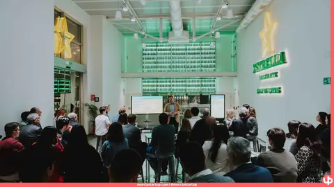 Caja Rural Regional re&uacute;ne a empresarios y estudiantes en Murcia para hablar de emprendimiento, talento joven y econom&iacute;a con prop&oacute;sito.