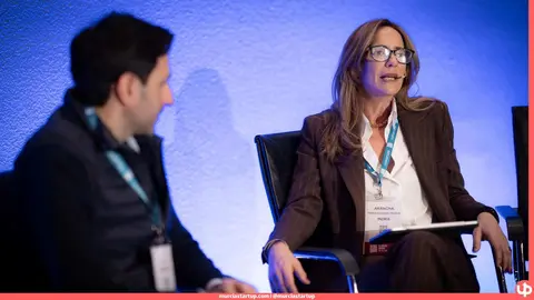 Luis Flores, director digital (CDO) de Gioseppo, y Arancha P&eacute;rez-Navarro, directora de Retail, Consumo y Farma de Minsait (Indra).