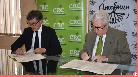 El acuerdo, firmado por Jos&eacute; Mar&iacute;a Tortosa y Manuel Ruiz Escudero, incluye jornadas formativas y asesoramiento personalizado en relevo generacional, digitalizaci&oacute;n e internacionalizaci&oacute;n.