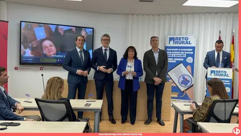 La FUERM cierra Reto Rural Digital con 987 alumnos, 77% mujeres y una tablet por participante.