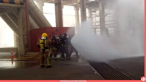 T&eacute;cnicos de la Direcci&oacute;n General de Industria, Energ&iacute;a y Minas, durante una inspecci&oacute;n de medidas de seguridad en una instalaci&oacute;n energ&eacute;tica