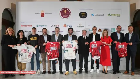 El jefe del Ejecutivo auton&oacute;mico, Fernando L&oacute;pez Miras, clausur&oacute; anoche el acto de recepci&oacute;n en Murcia a los participantes de la primera Ruta Ciclista Camino de la Cruz de Caravaca, organizada por CEO Congress