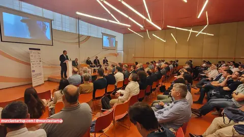 El consejero de Medio Ambiente, Universidades, Investigaci&oacute;n y Mar Menor, Juan Mar&iacute;a V&aacute;zquez, interviene en la apertura de las XIV Jornadas sobre el Mantenimiento en la Industria Qu&iacute;mica y de Proceso.