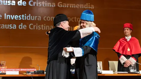 La Universitat Polit&egrave;cnica de Val&egrave;ncia ha investido doctores honoris causa a Cristina Garmendia, ex ministra de Ciencia e Innovaci&oacute;n y actualmente presidenta de la Fundaci&oacute;n Cotec, y al ingeniero Francisco Chinesta