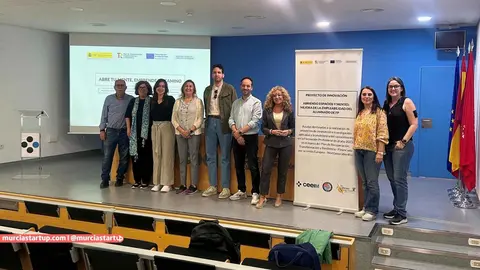 CEEIM forma en IA y LinkedIn a estudiantes de FP de Murcia y Toledo