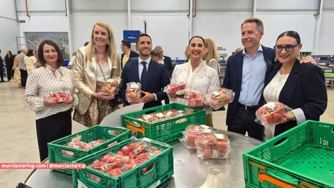 La consejera de Agua, Agricultura, Ganader&iacute;a y Pesca, Sara Rubira, asisti&oacute; hoy a la inauguraci&oacute;n de la nueva planta de envasado de tomate pera de la Organizaci&oacute;n de Productores Looije