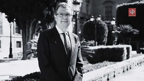 Fallece Jos&eacute; Ballesta, alcalde de Murcia. El Ayuntamiento decreta tres d&iacute;as de luto oficial.