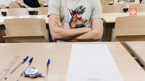 Un alumno durante un examen de Selectividad