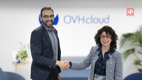 Antonio Jara, CTO de Libelium, y Cristina Ortiz, Partner Program Manager en OVHcloud