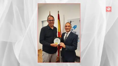 Ra&uacute;l Garc&iacute;a Serapio (izq.), fundador y CEO de Neuromobile, junto al director general de Comercio, Rafa G&oacute;mez