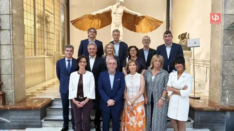 Francisco Mar&iacute;n Garc&iacute;a, economista del Estado y presidente de Mar&iacute;n Gim&eacute;nez Global Holding, asume la presidencia del C&iacute;rculo de Econom&iacute;a de la Regi&oacute;n de Murcia elegido por aclamaci&oacute;n. Releva a Joaqu&iacute;n Hern&aacute;ndez con una Junta que mezcla empresarios, acad&eacute;micos y directivos de toda la regi&oacute;n.