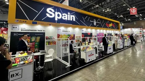 Imagen de los expositores de las empresas regionales que han participado en la Seoul Food & Hotel.