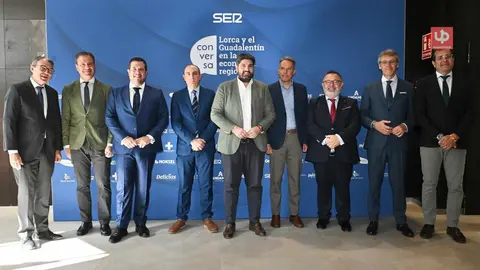 El presidente del Gobierno regional, Fernando L&oacute;pez Miras, en el l Foro Conversa de la Cadena SER