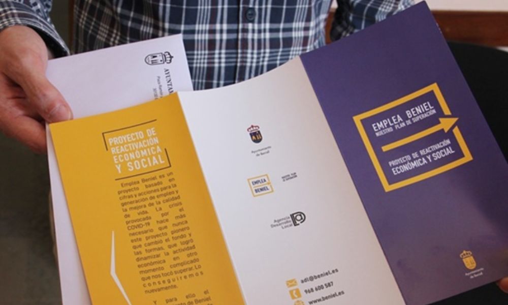 Folletos promocionales de EmpleaBeniel