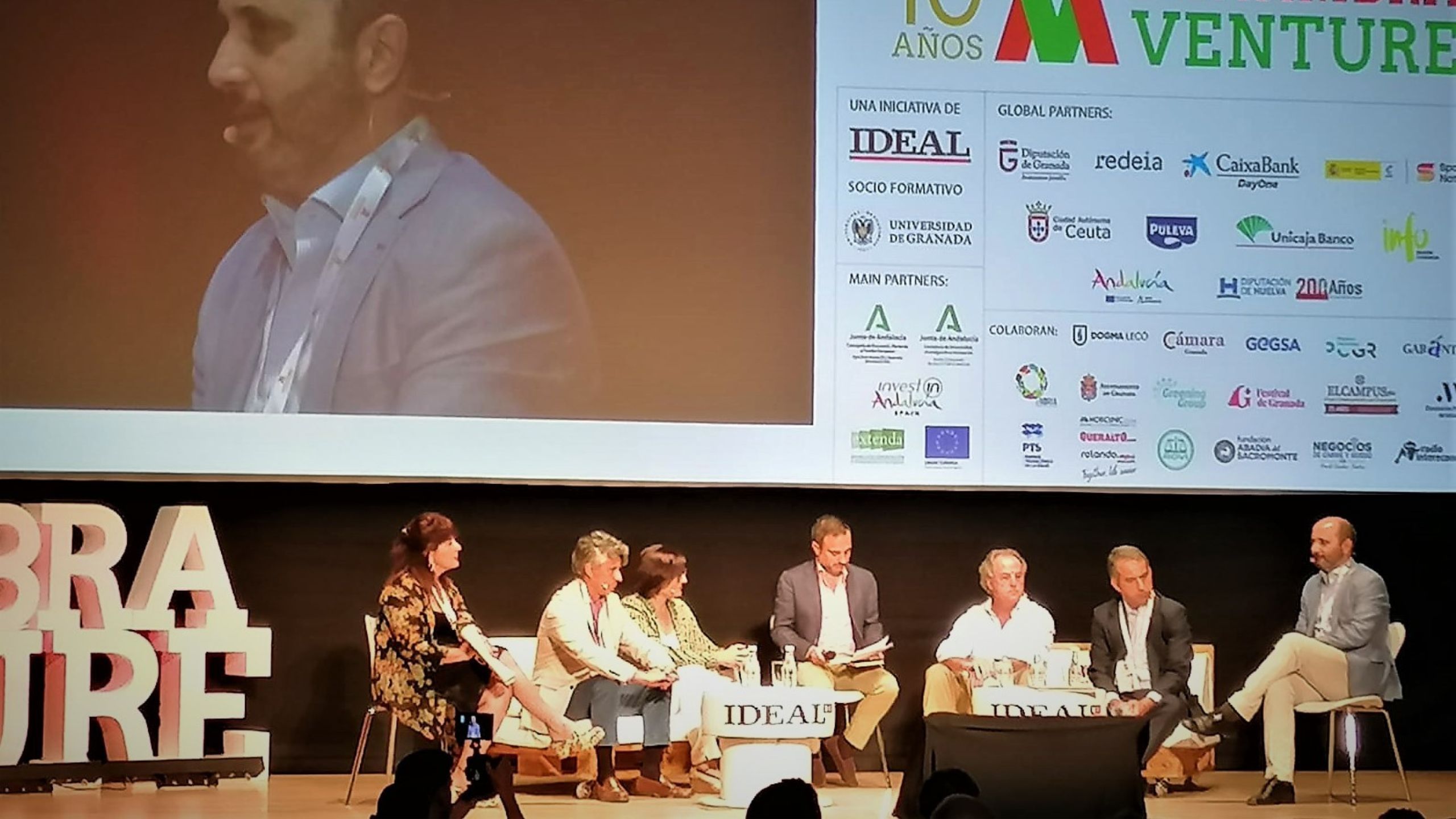 Sesión inaugural del 'Alhambra Ventures'. A la derecha, el director del Info, Joaquín Gómez
