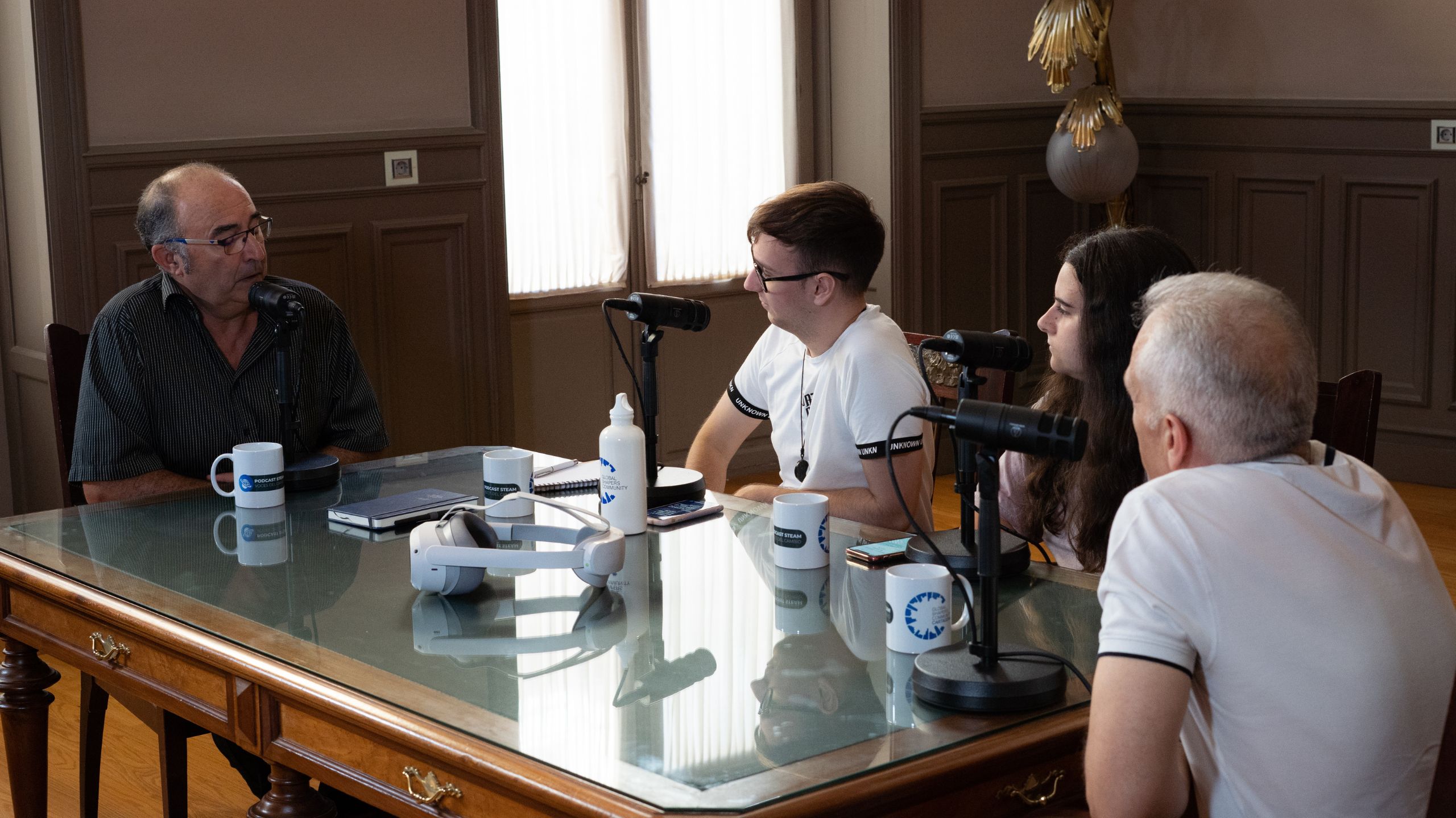 Imagen de la grabación del primer capítulo del pódcast de Global Shapers