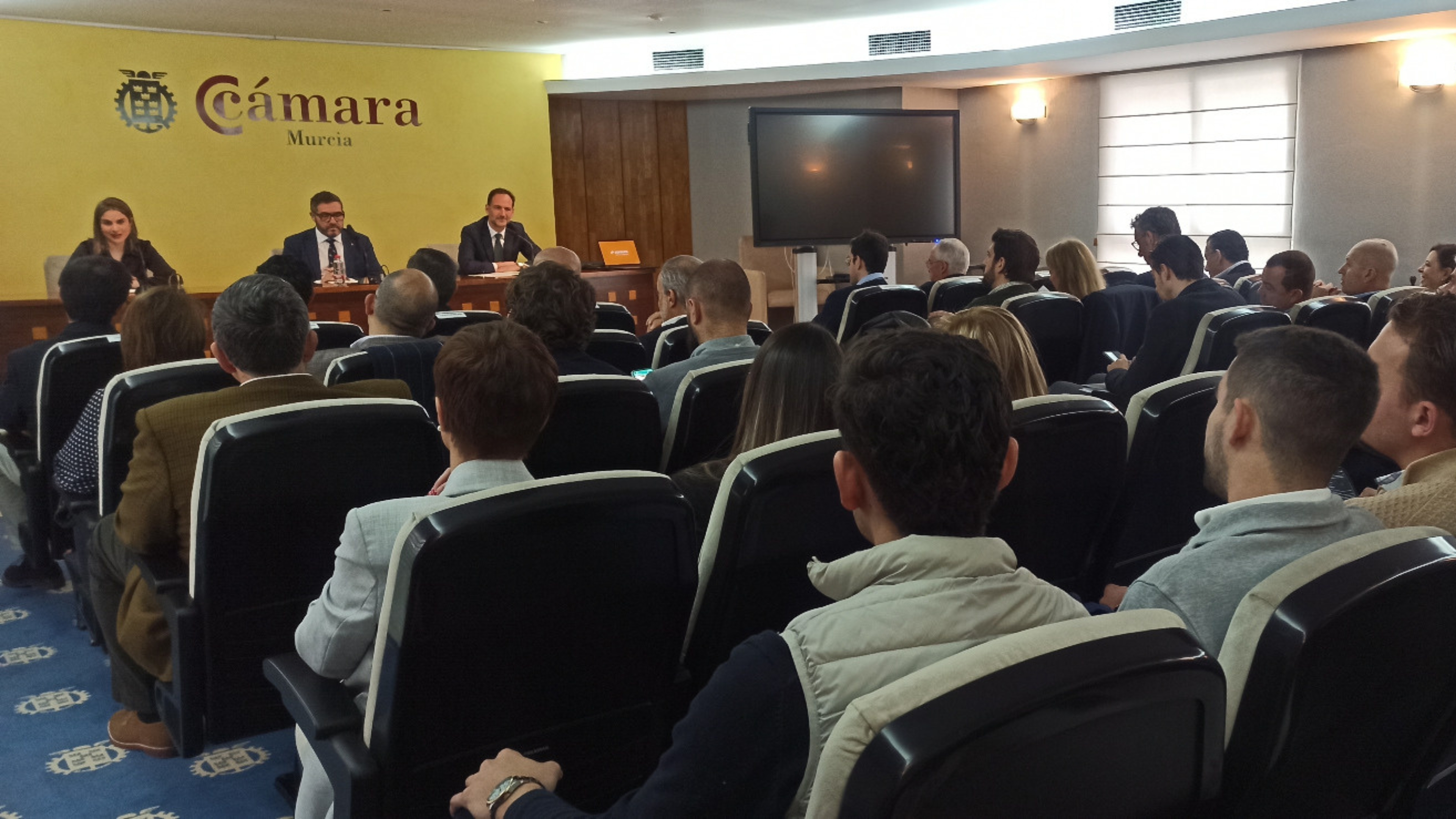 Jornada de la Cámara de Comercio de Murcia e Iberdrola sobre electrificación del transporte pesado